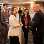 Networking empresarial en Enlace Comercial 2026 entre empresarios costarricenses y representantes de mercados internacionales.