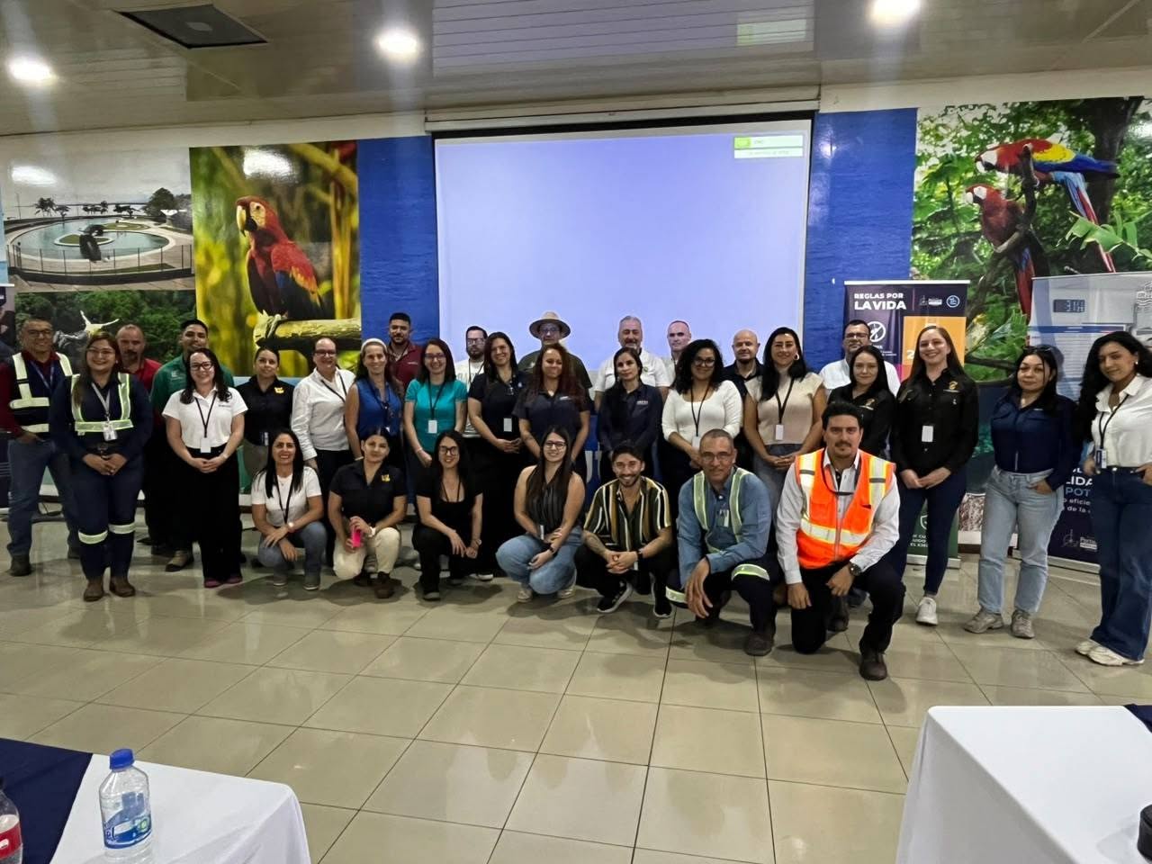 Visita empresarial de CRECEX a Sociedad Portuaria Caldera con 27 representantes del sector empresarial para conocer las operaciones portuarias.